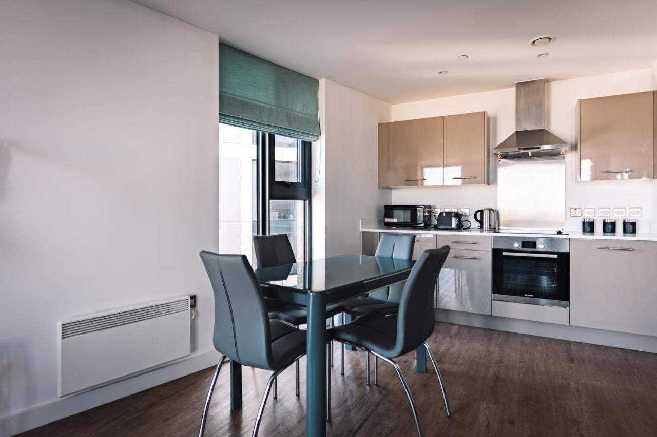 Service - Free Netflix And Wifi Apartment *