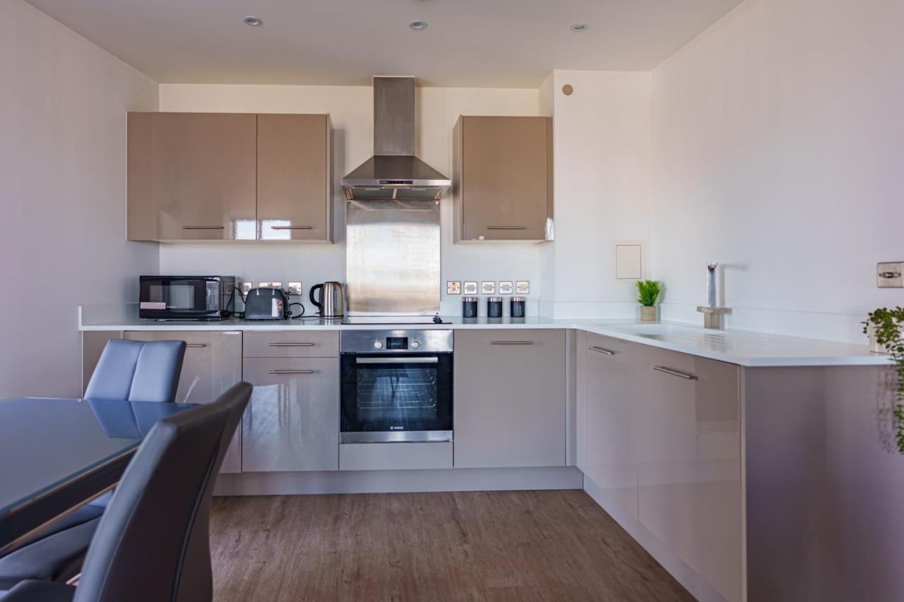 Service - Free Netflix And Wifi Apartment *